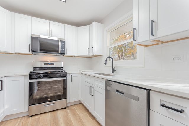 2S261 Sanchez Drive, Warrenville, IL 60555