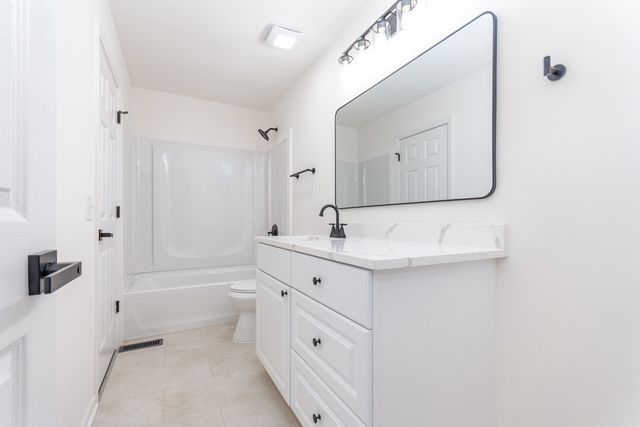 2S261 Sanchez Drive, Warrenville, IL 60555