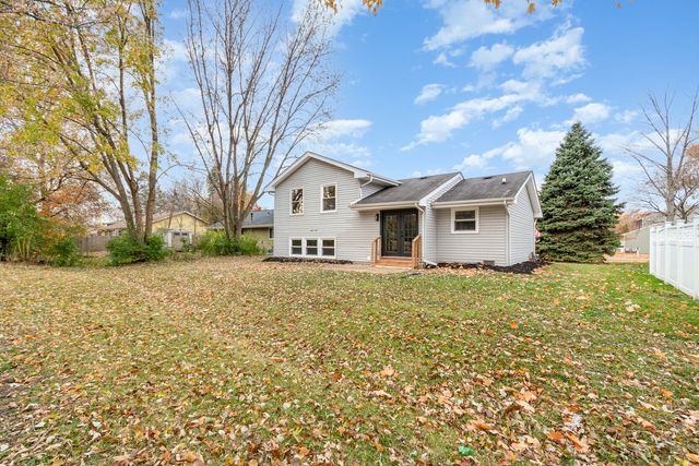 2S261 Sanchez Drive, Warrenville, IL 60555