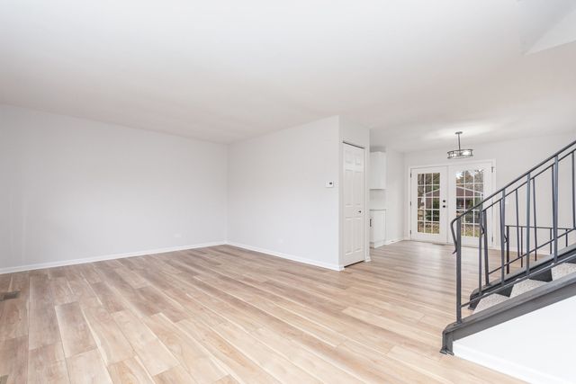 2S261 Sanchez Drive, Warrenville, IL 60555