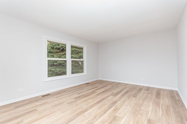 2S261 Sanchez Drive, Warrenville, IL 60555