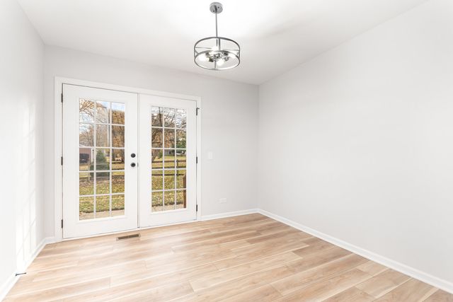 2S261 Sanchez Drive, Warrenville, IL 60555