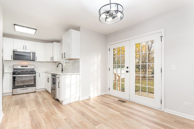 2S261 Sanchez Drive, Warrenville, IL 60555