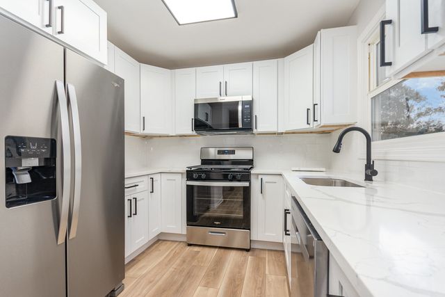 2S261 Sanchez Drive, Warrenville, IL 60555