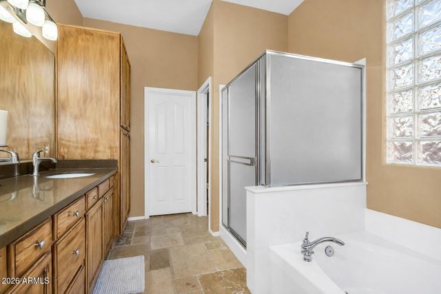 4821 E KIRKLAND Road, Phoenix, AZ 85054