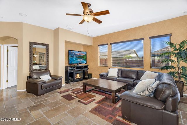 4821 E KIRKLAND Road, Phoenix, AZ 85054