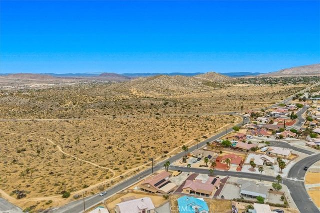 8514 Barberry Avenue, Yucca Valley, CA 92284