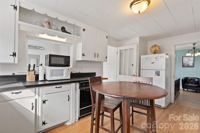 89 Walnut Street, Waynesville, NC 28786