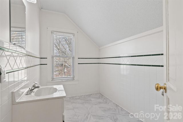 89 Walnut Street, Waynesville, NC 28786