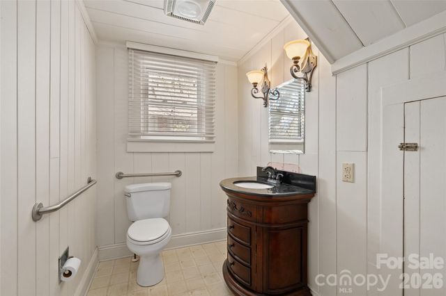 89 Walnut Street, Waynesville, NC 28786