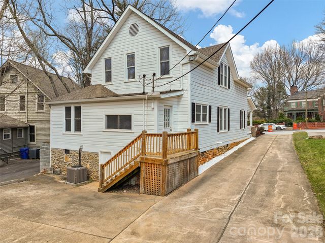 89 Walnut Street, Waynesville, NC 28786