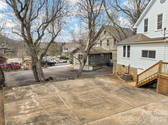 89 Walnut Street, Waynesville, NC 28786