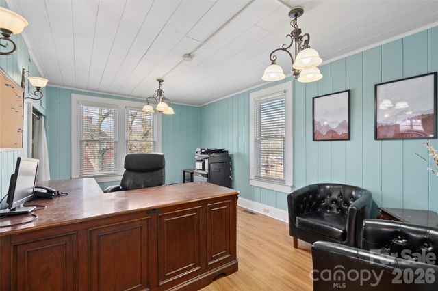 89 Walnut Street, Waynesville, NC 28786