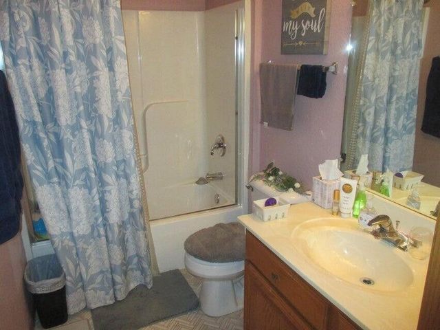 4784 W Maple Leaf CIRCLE, Greenfield, WI 53220