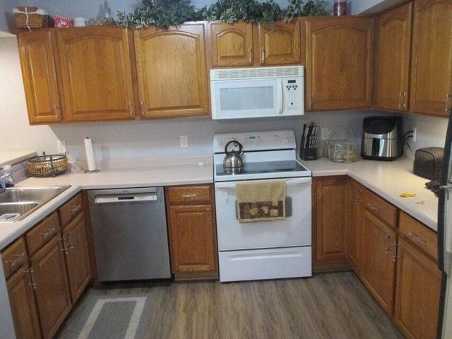 4784 W Maple Leaf CIRCLE, Greenfield, WI 53220