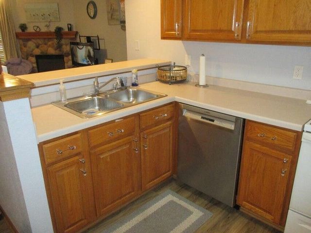 4784 W Maple Leaf CIRCLE, Greenfield, WI 53220