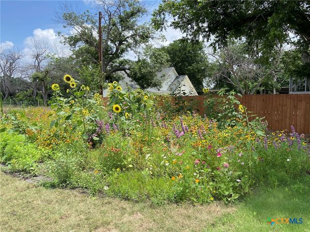162 Friedens Church Road, Seguin, TX 78155