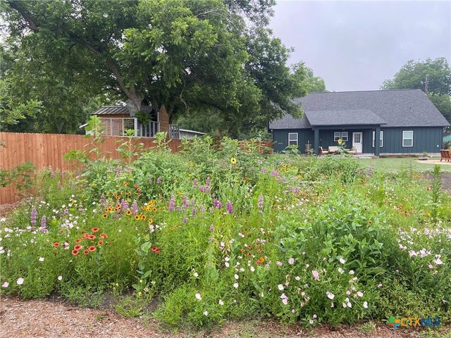 162 Friedens Church Road, Seguin, TX 78155