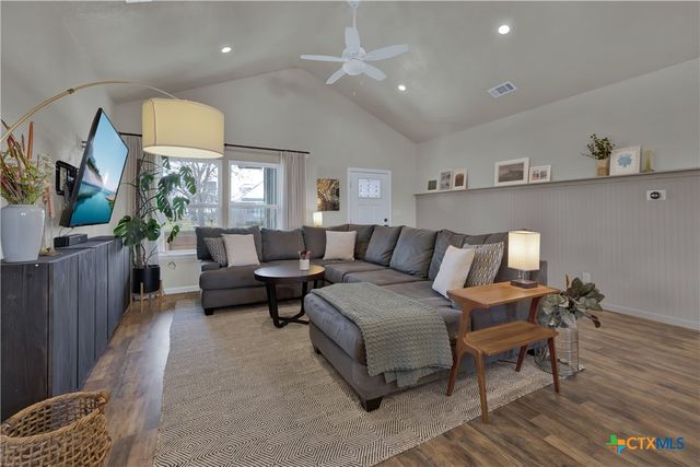 162 Friedens Church Road, Seguin, TX 78155