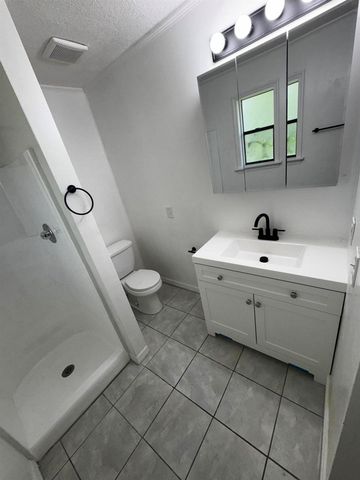 1464 W 32nd Street, Riviera Beach, FL 33404