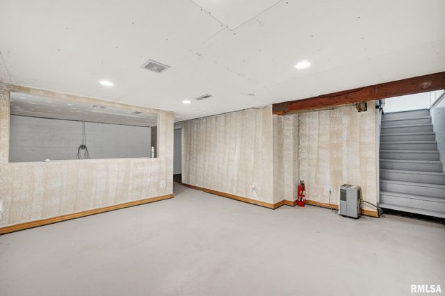 2310 W HEADING Avenue, West Peoria, IL 61604