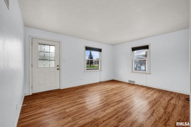 2310 W HEADING Avenue, West Peoria, IL 61604