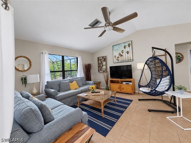 1228 Lastrada LN, Naples, FL 34103
