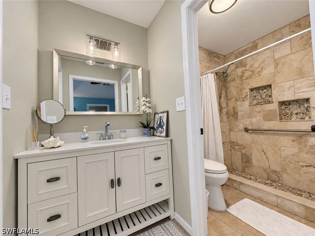 1228 Lastrada LN, Naples, FL 34103