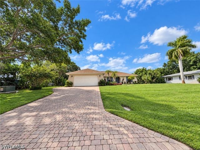 1228 Lastrada LN, Naples, FL 34103