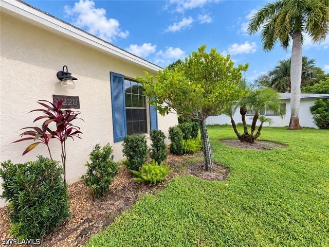 1228 Lastrada LN, Naples, FL 34103