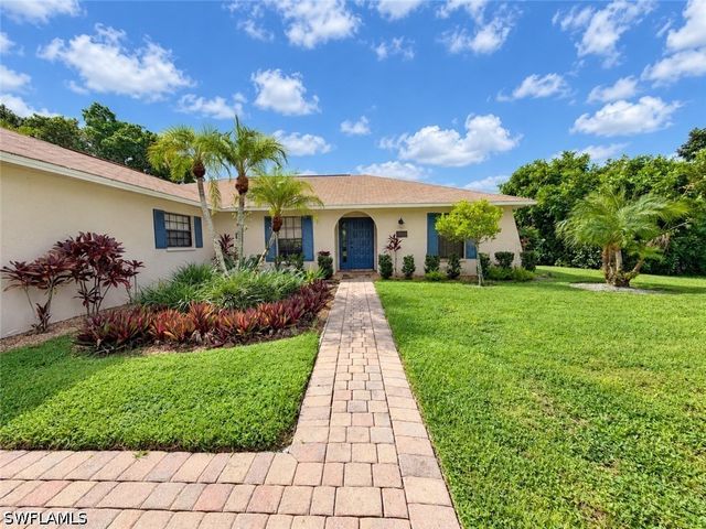1228 Lastrada LN, Naples, FL 34103