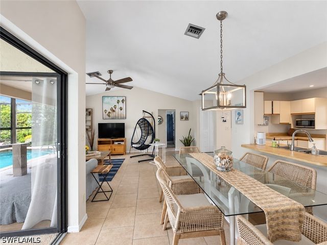 1228 Lastrada LN, Naples, FL 34103