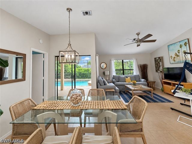 1228 Lastrada LN, Naples, FL 34103