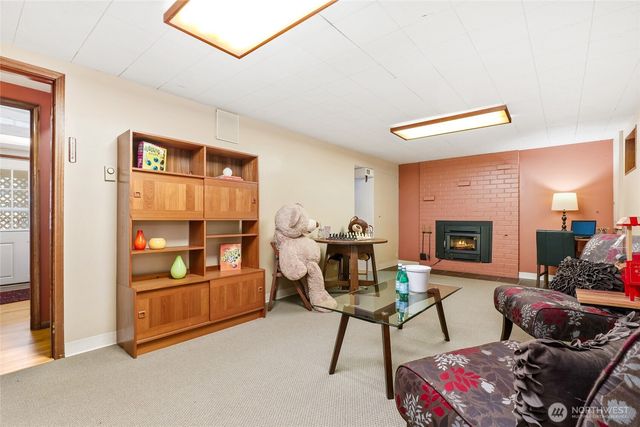 16740 Meridian Avenue N, Shoreline, WA 98133