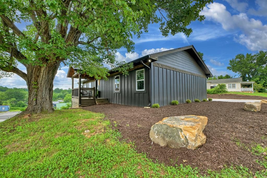 37 Hill Street, Blue Ridge, GA 30513