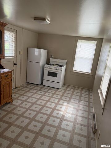 415 WILLOW Street, Pekin, IL 61554