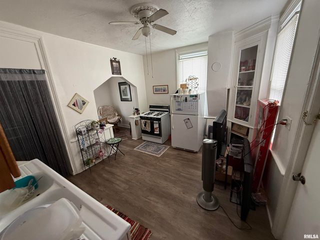 415 WILLOW Street, Pekin, IL 61554