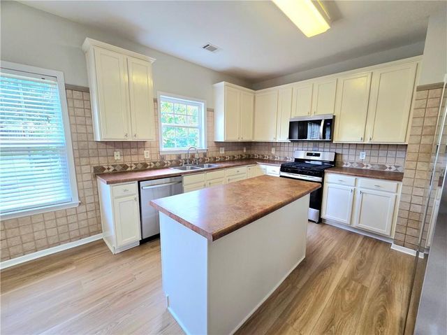 621 Roxtree Court, Buford, GA 30518