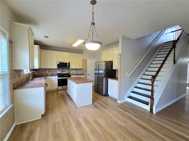 621 Roxtree Court, Buford, GA 30518