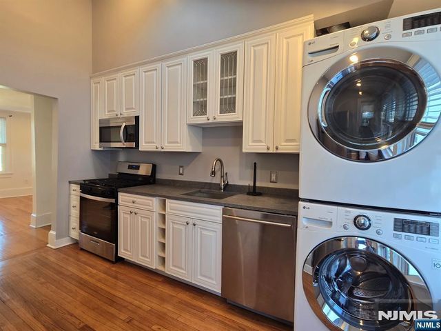 704 3rd Street, Lyndhurst, NJ 07071