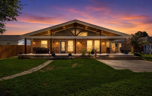 2116 Stonegate Drive N, Bedford, TX 76021