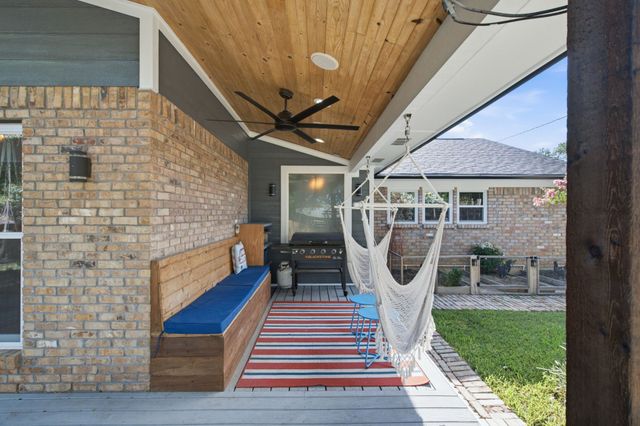 2116 Stonegate Drive N, Bedford, TX 76021