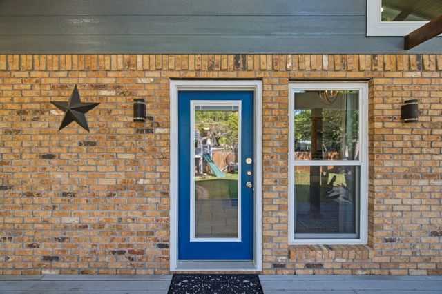 2116 Stonegate Drive N, Bedford, TX 76021
