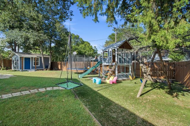 2116 Stonegate Drive N, Bedford, TX 76021