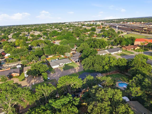 2116 Stonegate Drive N, Bedford, TX 76021