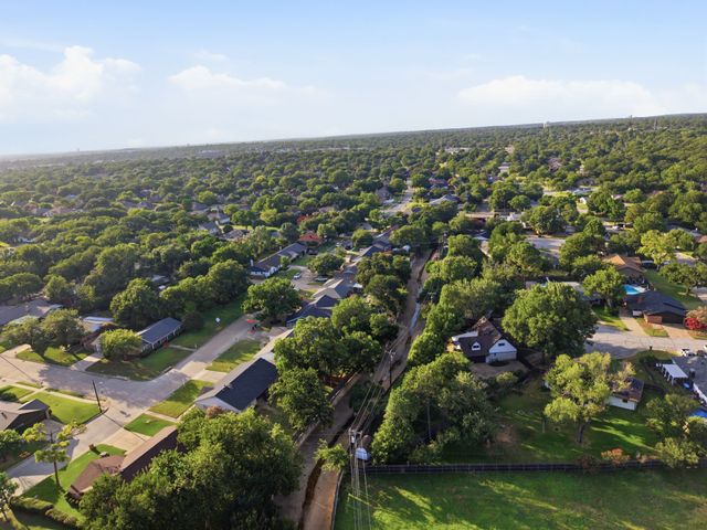 2116 Stonegate Drive N, Bedford, TX 76021