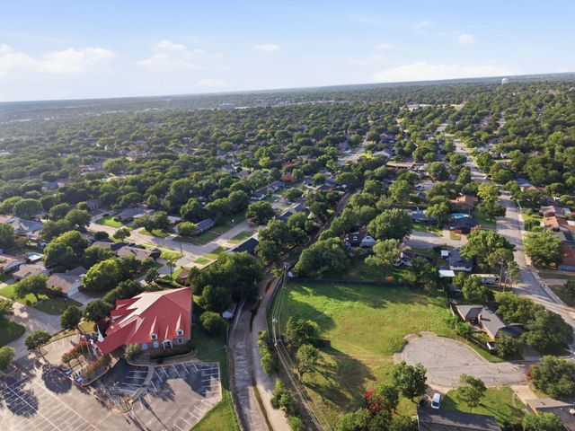 2116 Stonegate Drive N, Bedford, TX 76021