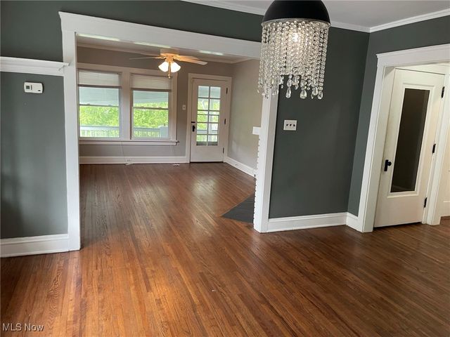 2091 Carabel Avenue Up, Lakewood, OH 44107