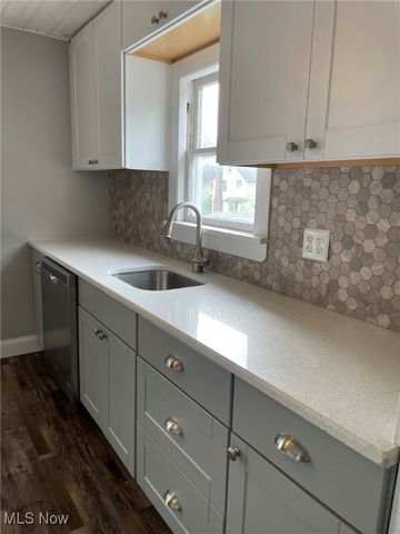 2091 Carabel Avenue Up, Lakewood, OH 44107