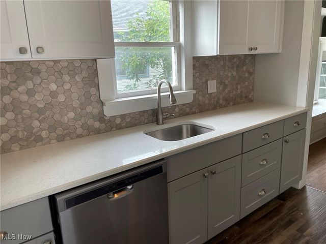 2091 Carabel Avenue Up, Lakewood, OH 44107